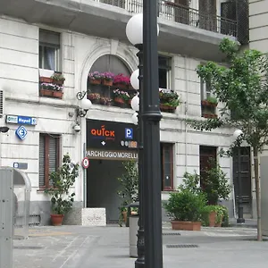 Bed Morelli 49 , Chiaia Bed & Breakfast